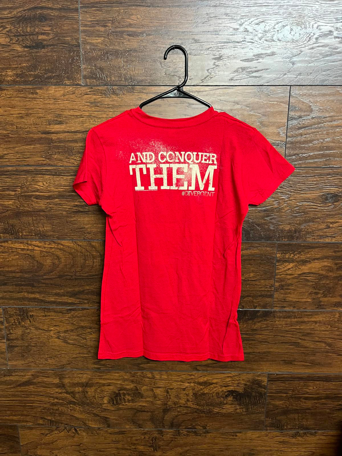 Divergent Series Movie Promo T-shirt  - 2012 Theo James - M