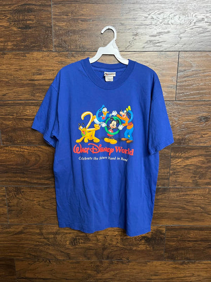 Y2K Walt Disney World 2000 T-shirt Celebrate Hand in Hand -M