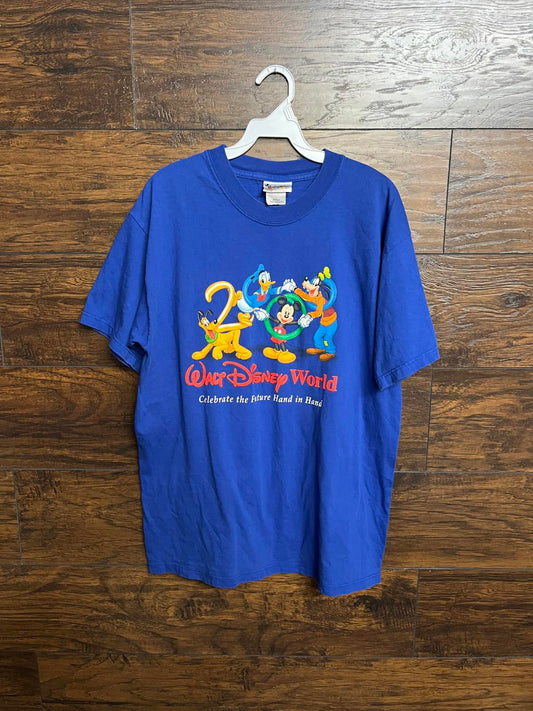 Y2K Walt Disney World 2000 T-shirt Celebrate Hand in Hand -M