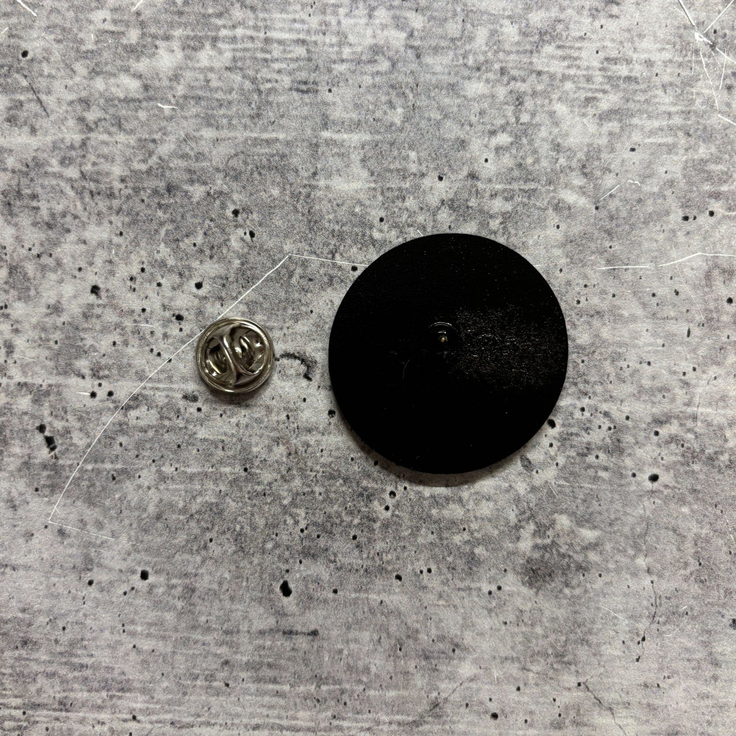 Retro 8 Ball Pin 1.4" Stylish Metal Alloy Brooch | Billiards Ball in Black and White