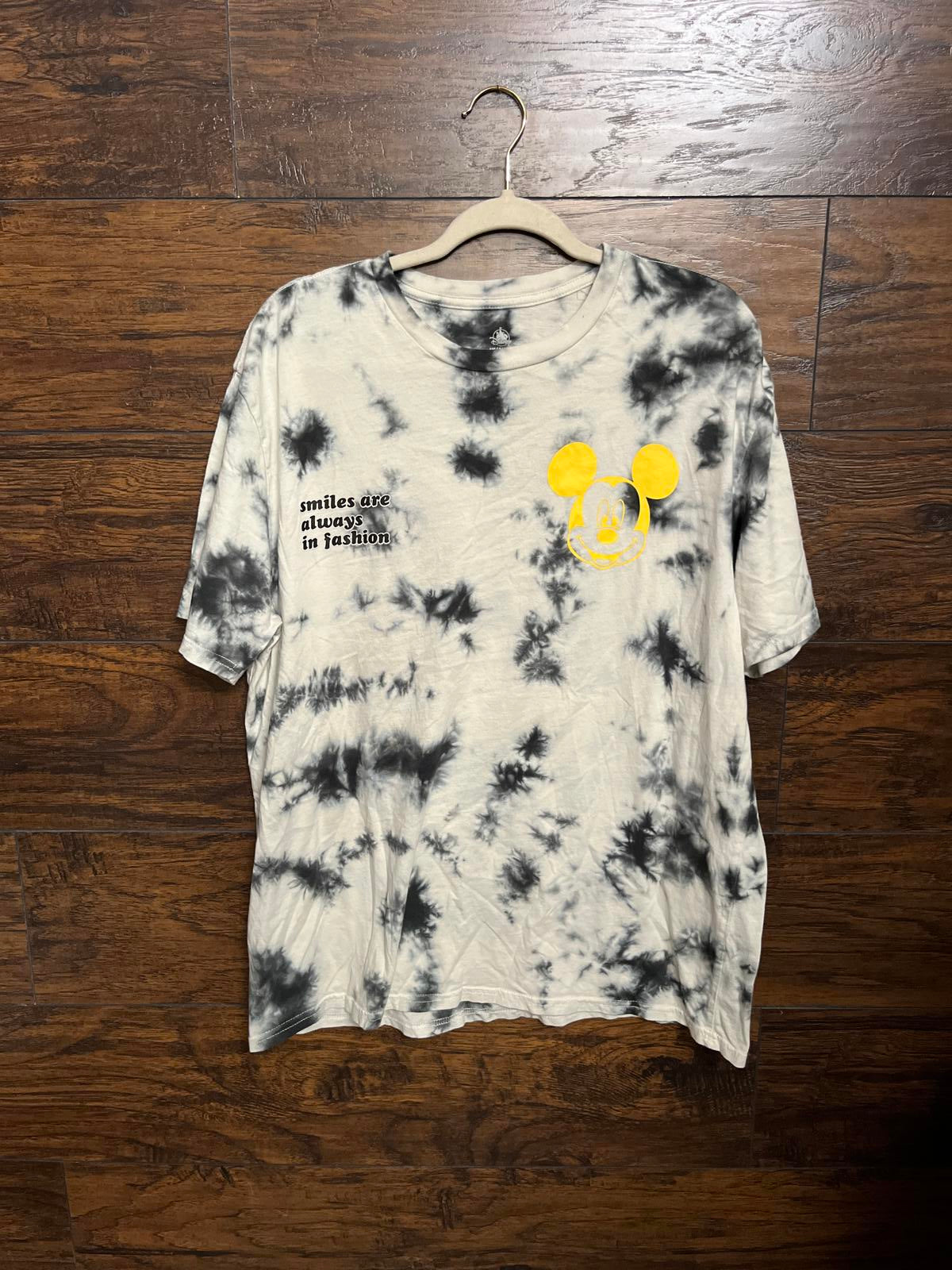 Disney Mickey Mouse Tie Dye Keep Smiling Heart Hands - L